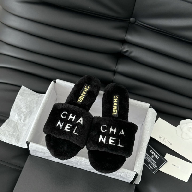 Ch**el slippers
